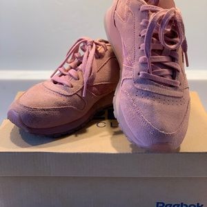 Sz 7.5 Pink Suede Reeboks